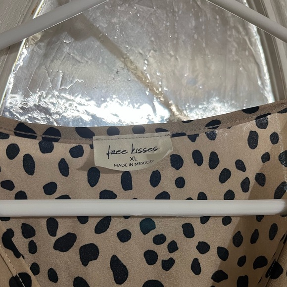 Animal print blouse, new with tags! - Picture 3 of 4